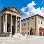 Augustus Forum View